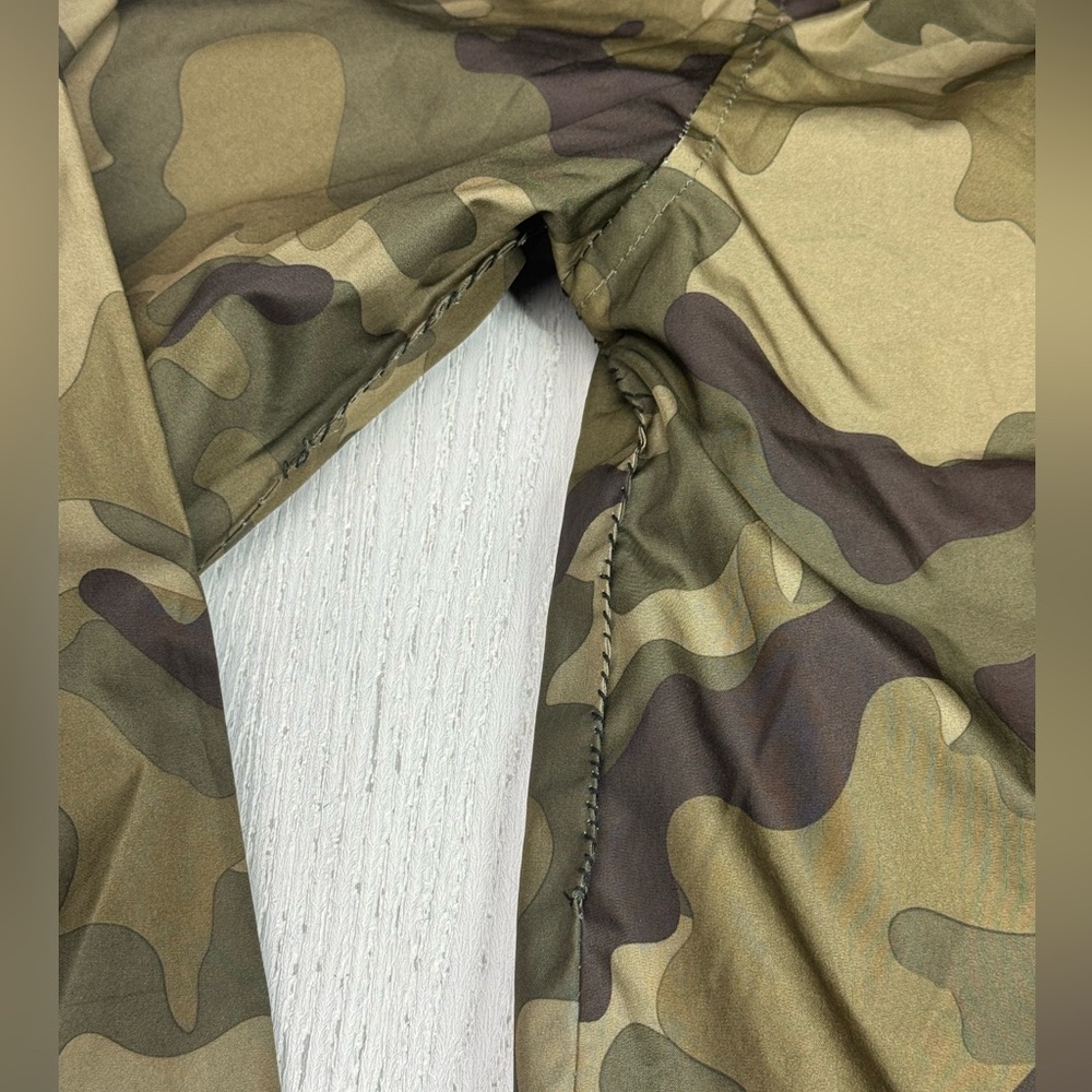 Kids XL Camo windbreaker jacket - Picture 7 of 7